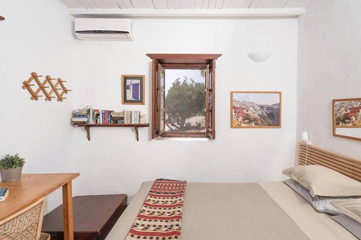 Ganze Wohnung, Cozy Apartment overlooking Kampos Beach in Patmos
