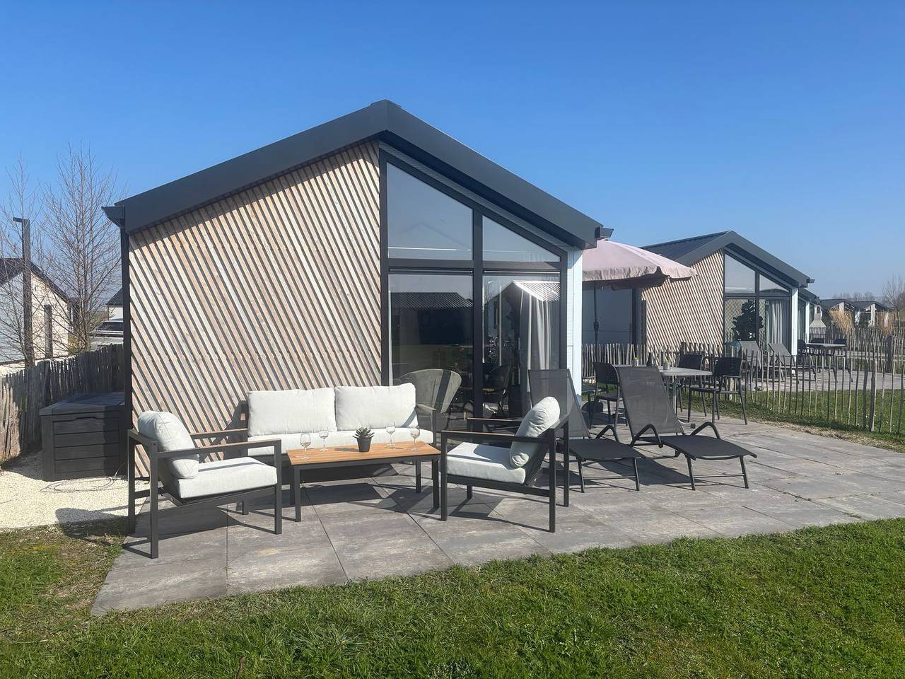 Chalet Casa Kampen mit Wassergrundstück, Steg und Zaun für 4 Personen in Kampen in Kampen, Veluwemeer