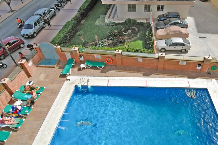 Ferienwohnung für 2 Personen, mit Balkon und Pool sowie Garten, kinderfreundlich in Fuengirola - 4