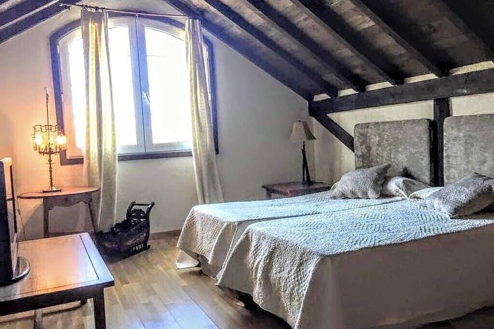 Entire apartment, Luxury Private Duplex inside the Rumaykiyya Hotel ***** in Sierra Nevada Ski Resort, Monachil