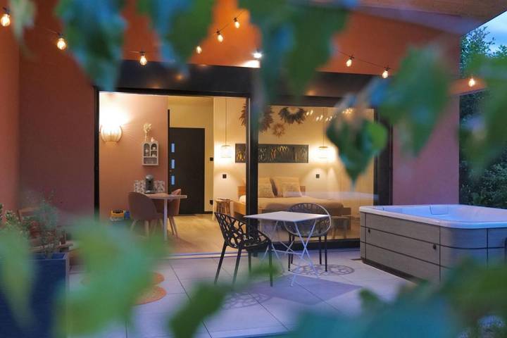 Gîte pour 2 personnes, avec jardin et jacuzzi à Saint-Étienne-lès-Remiremont