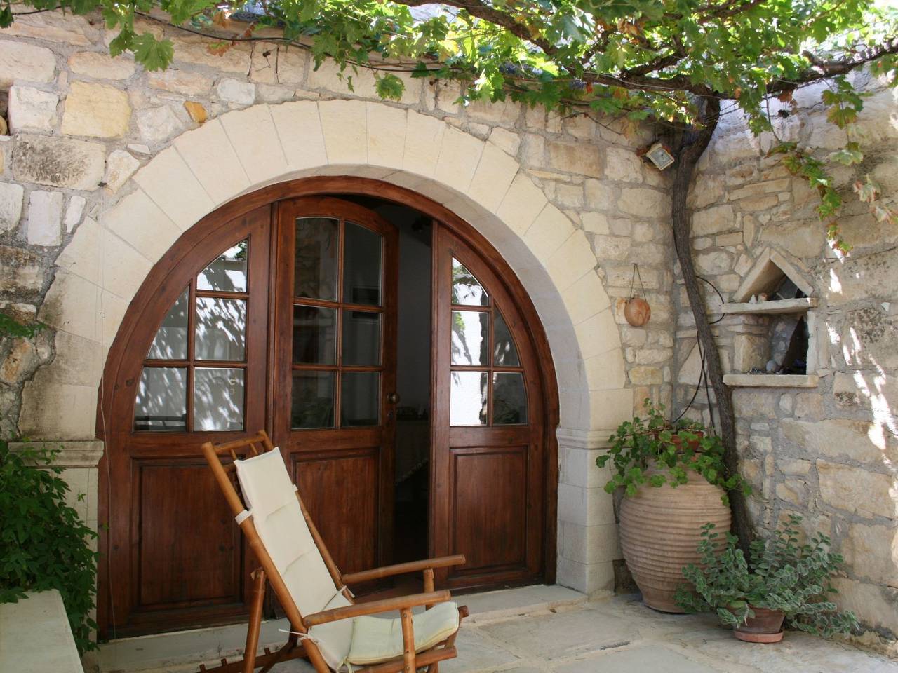 In Douliana mit Großem Balkon in Douliana, Vamos