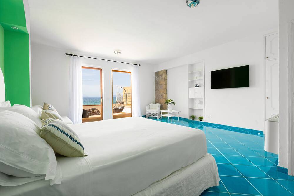 Enchanting villa on three levels with direct access to the sea and view of Capri in Massa Lubrense, Sorrento Coast