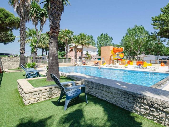 Camping pour 4 personnes, avec Bassin pour enfant