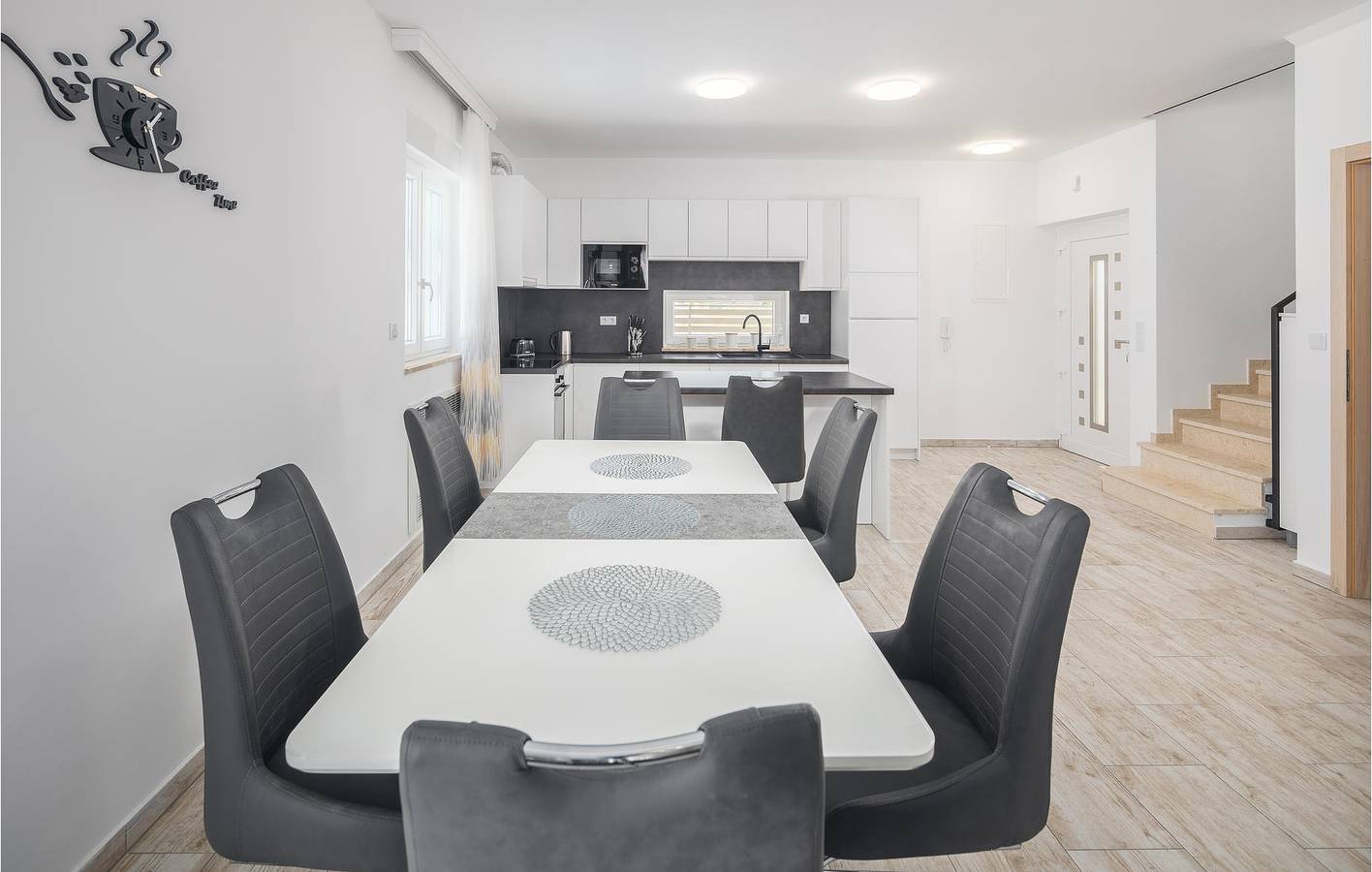 Reizende 2-Zimmer-Wohnung mit Pool, Terrasse und Zugang zum Strand in Poreč, Grad Poreč