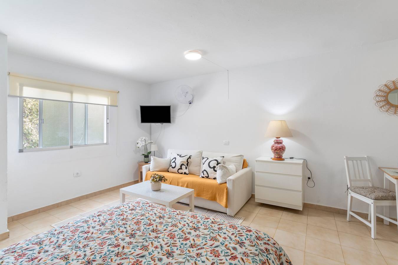 Entire studio, Vacation Studio 'Danoe 4' with Mountain View and Wi-Fi in Mogán, South Gran Canaria