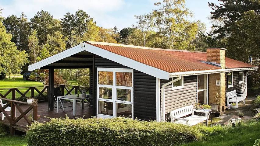 Ferieudlejning for 6 personer, med terrasse i Møn