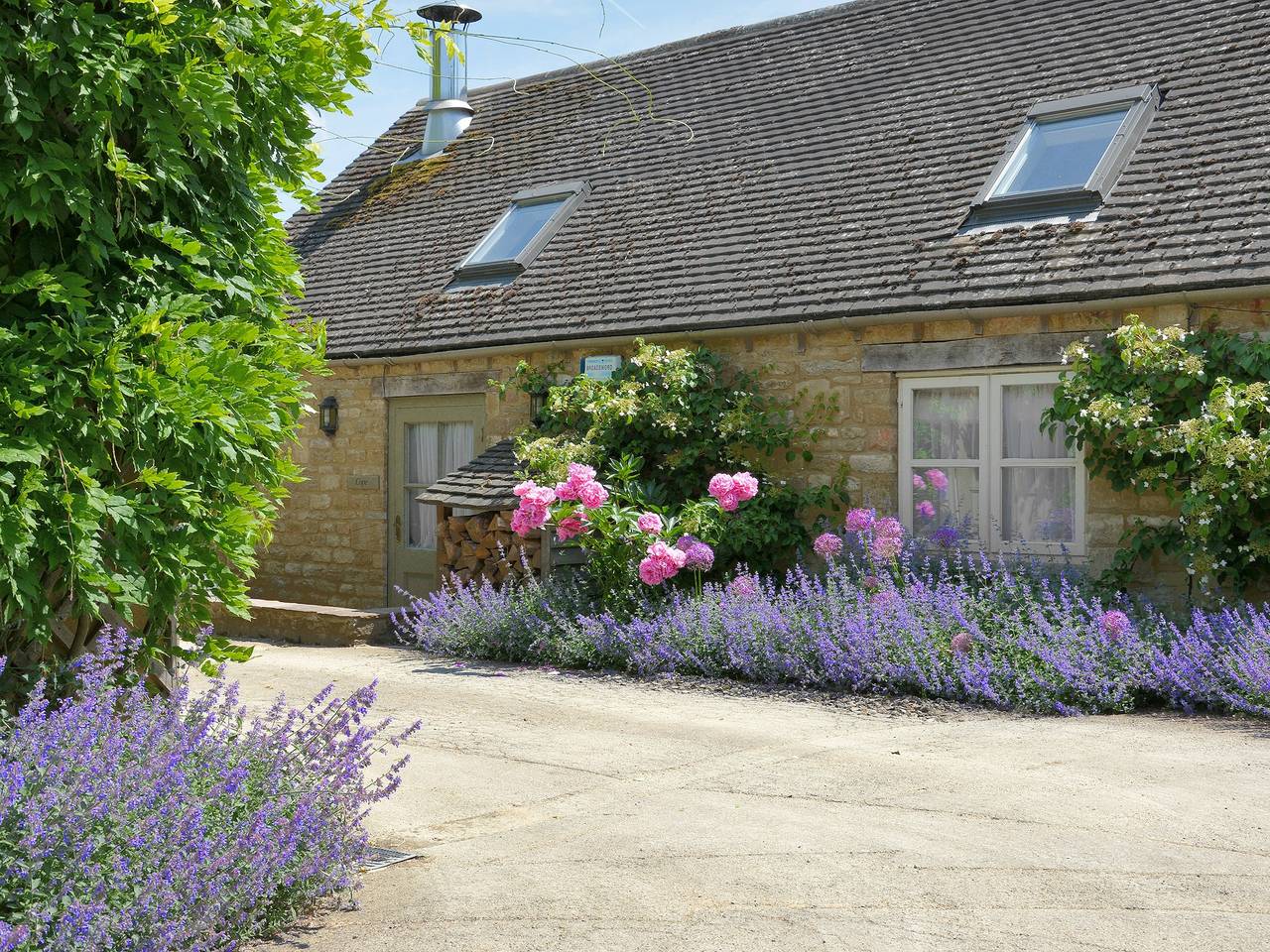 Glamping for 2 People in The Cotswolds, South East England