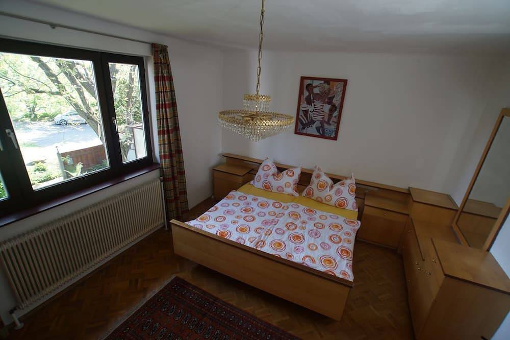 Ganze Wohnung, Zentrumsnahe Unterkunft mit hauseigenem Schwimmteich und herrlichem Schloßblick in Neulengbach, Traisental