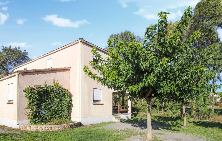 Location de vacances pour 6 personnes, avec jardin ainsi que terrasse et piscine, animaux acceptés à Lablachère - 3