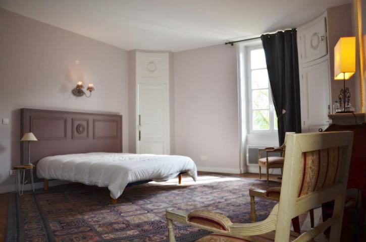 Chambre d’hôte pour 9 personnes, avec Vue à Bazoges-en-Pareds