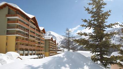 Chalet pour 6 personnes, avec piscine et balcon, animaux acceptés à Isola