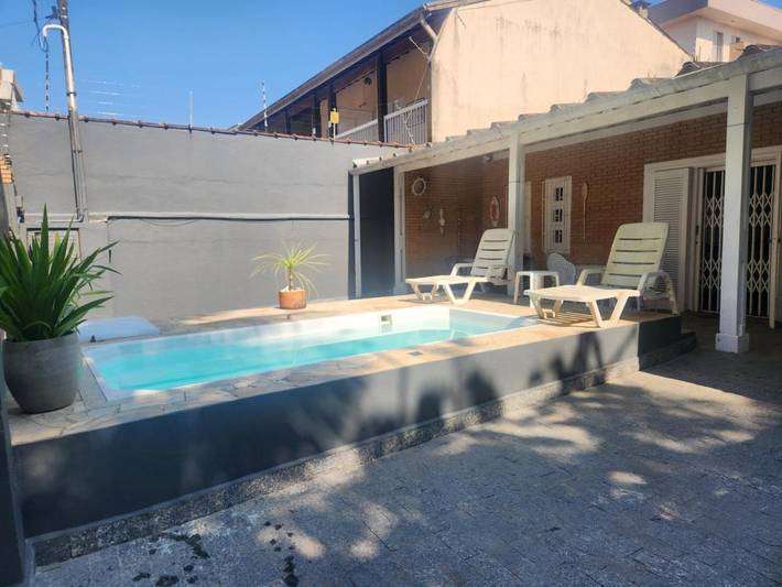 Casas e apartamentos de temporada para 16 pessoas, com terraço e piscina, adaptado a crianças em Praia Grande Ubatuba