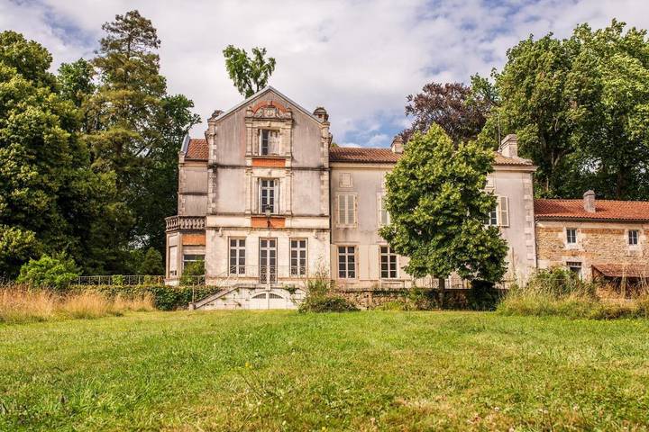 Chambre d’hôte pour 5 personnes, avec jardin et bassin pour enfant ainsi que vue et piscine