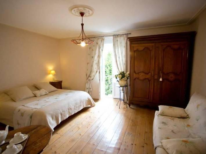 Renovated house in vineyard with private pool in Pommard, Beaune region