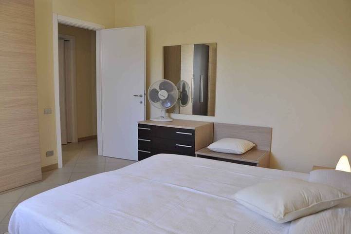 Apartamento entero, Apartamento de vacaciones con piscina exterior y Wifi in Lazise, Montañas Garda