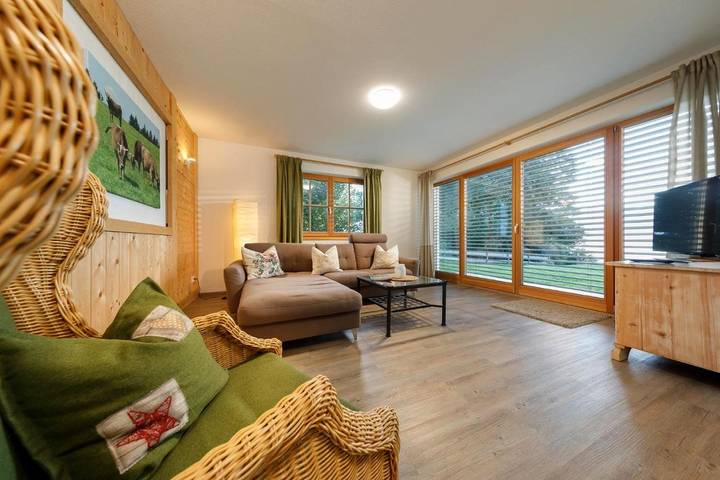 Chalet für 3 Personen, mit Ausblick und Seeblick sowie Sauna und Garten in Rieden