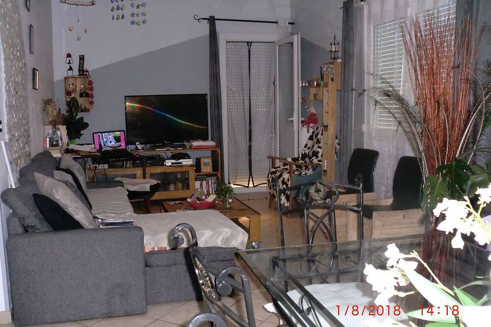 Chambre sous les toits (pour 1 à 3 personnes) in Trèbes, Région de Carcassonne