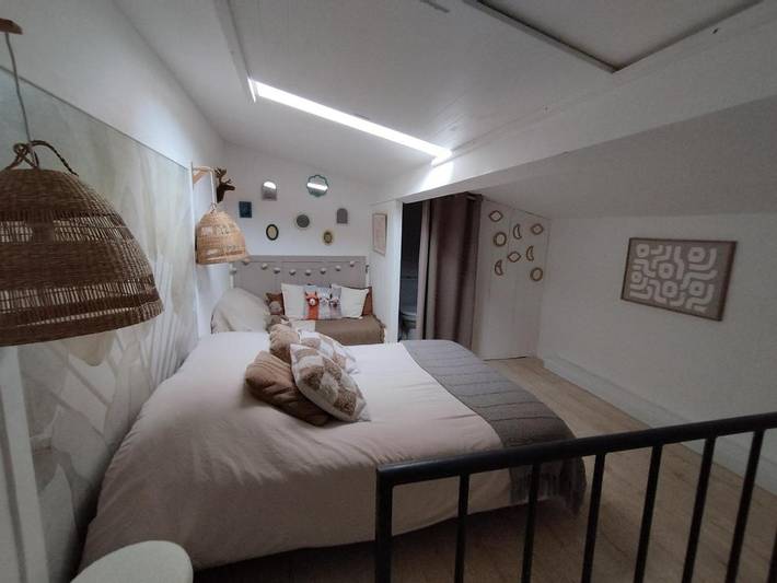 Location de vacances pour 2 personnes, avec terrasse ainsi que vue et piscine à Boulbon - 2