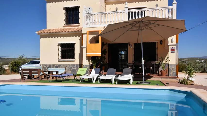 Villa pour 9 personnes, avec piscine ainsi que jardin et jacuzzi, animaux acceptés - 1