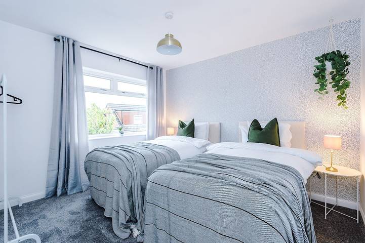 Family sized home 3 miles from Chester Zoo in Chester, Cheshire West and Chester