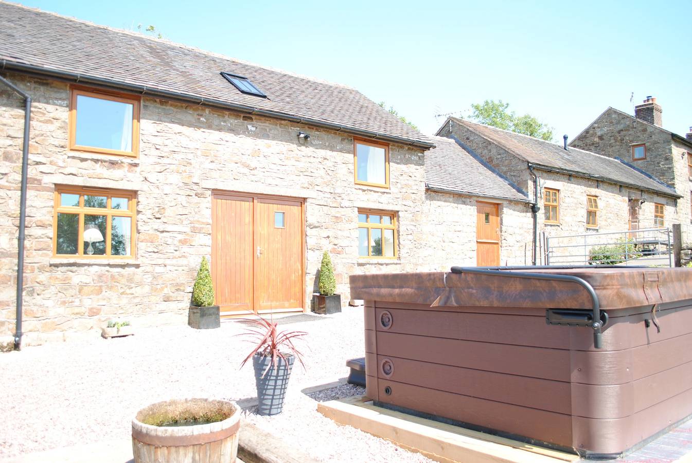 The Barn at Brambles Farm - Sleeps 6, Hot Tub in Staffordshire