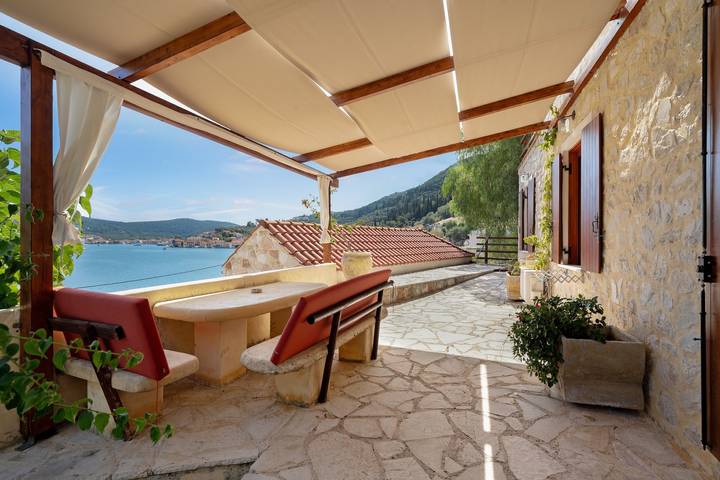Ferienwohnung für 4 Personen, mit Balkon und Garten in Griechenland