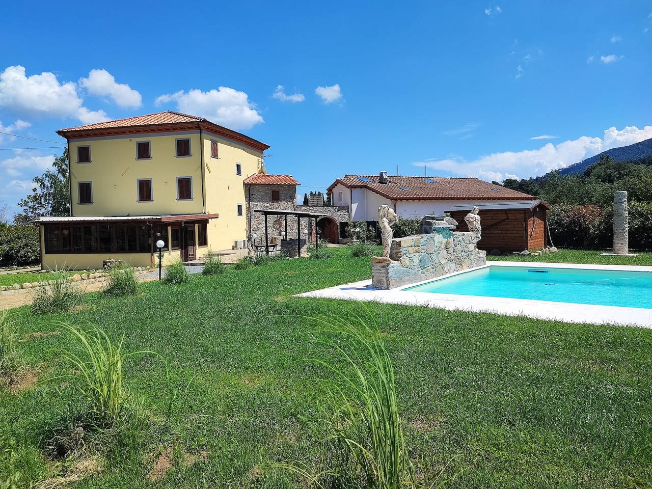 Villa "Giovanna" con piscina aperta condivisa, terrazza, giardino e Wi-Fi in Capannori, Provincia di Lucca