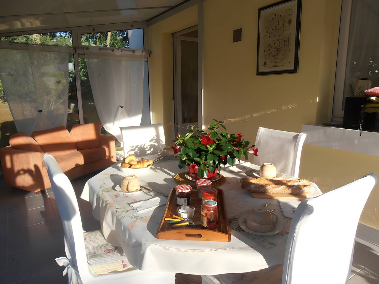 Bed & Breakfast 'Chez Coco – Zimmer Prune' mit Gemeinschaftsgarten und Wlan in Trégunc, Côte de Cornouaille