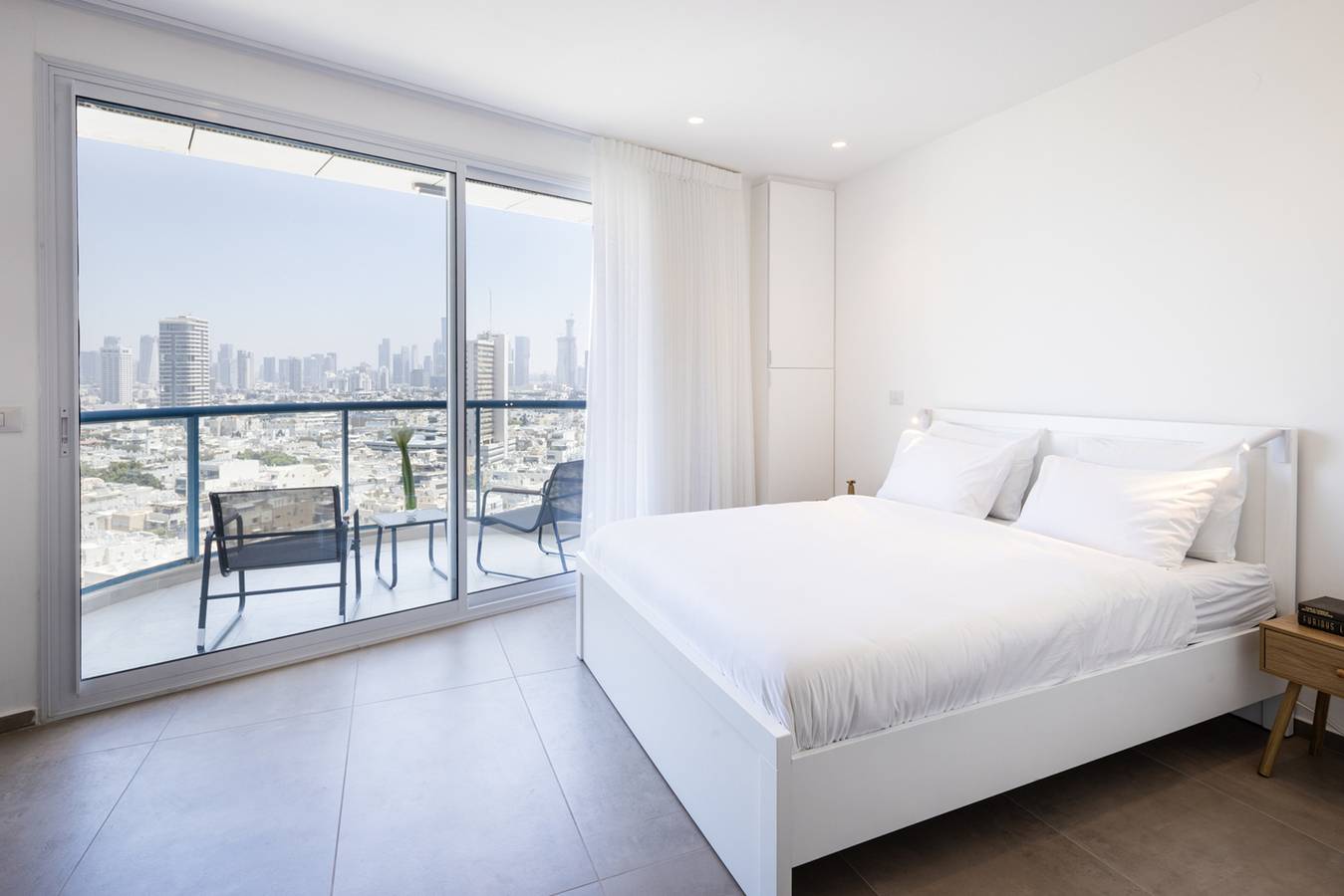 Apartamento entero, Spacious Studio Apt w Sea View 2 min from Beach in Tel Aviv, Distrito de Tel Aviv