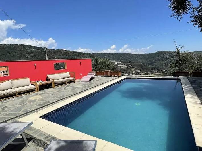 Ferienhaus für 4 Personen, mit Terrasse und Pool