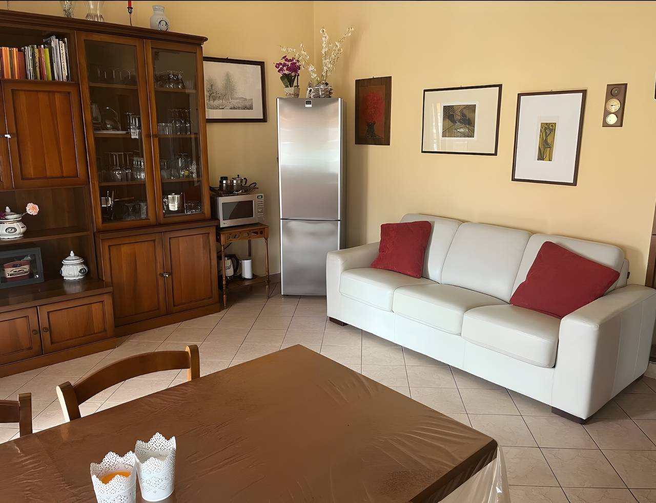 Entire apartment, Apartment 'Teresa Al Mare' with Balcony, Wi-Fi and Air Conditioning in Montesilvano Marina, Montesilvano
