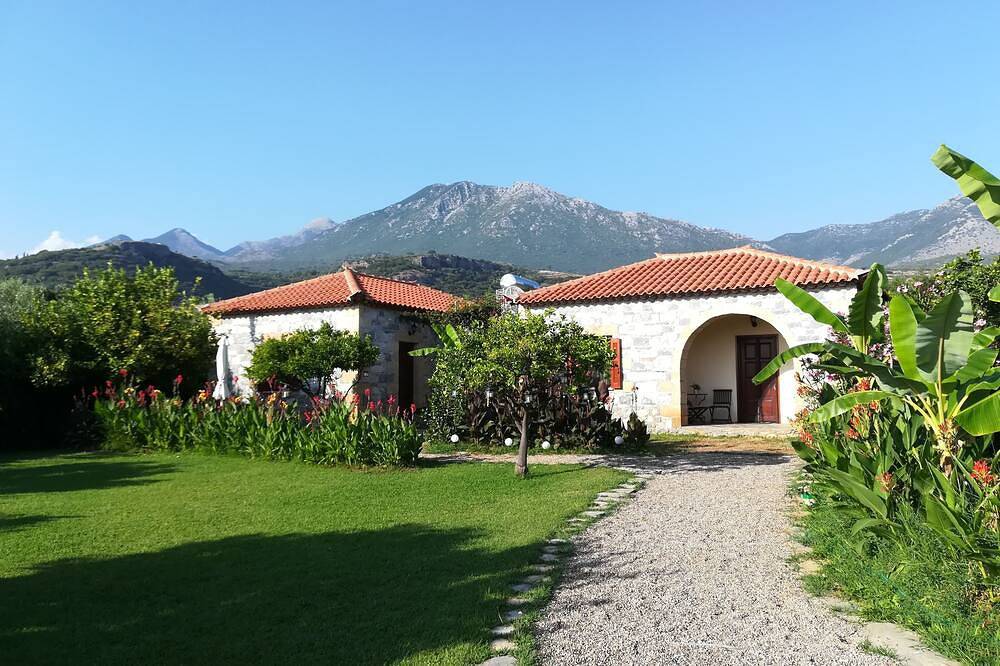 Liebevoll eingerichteter,familienfreundlicher,ruhig gelegener,Natursteinbungalow in Stoupa, Messenien