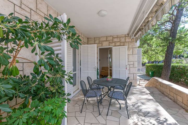 Ferienwohnung für 4 Personen, mit Terrasse in Baska Voda