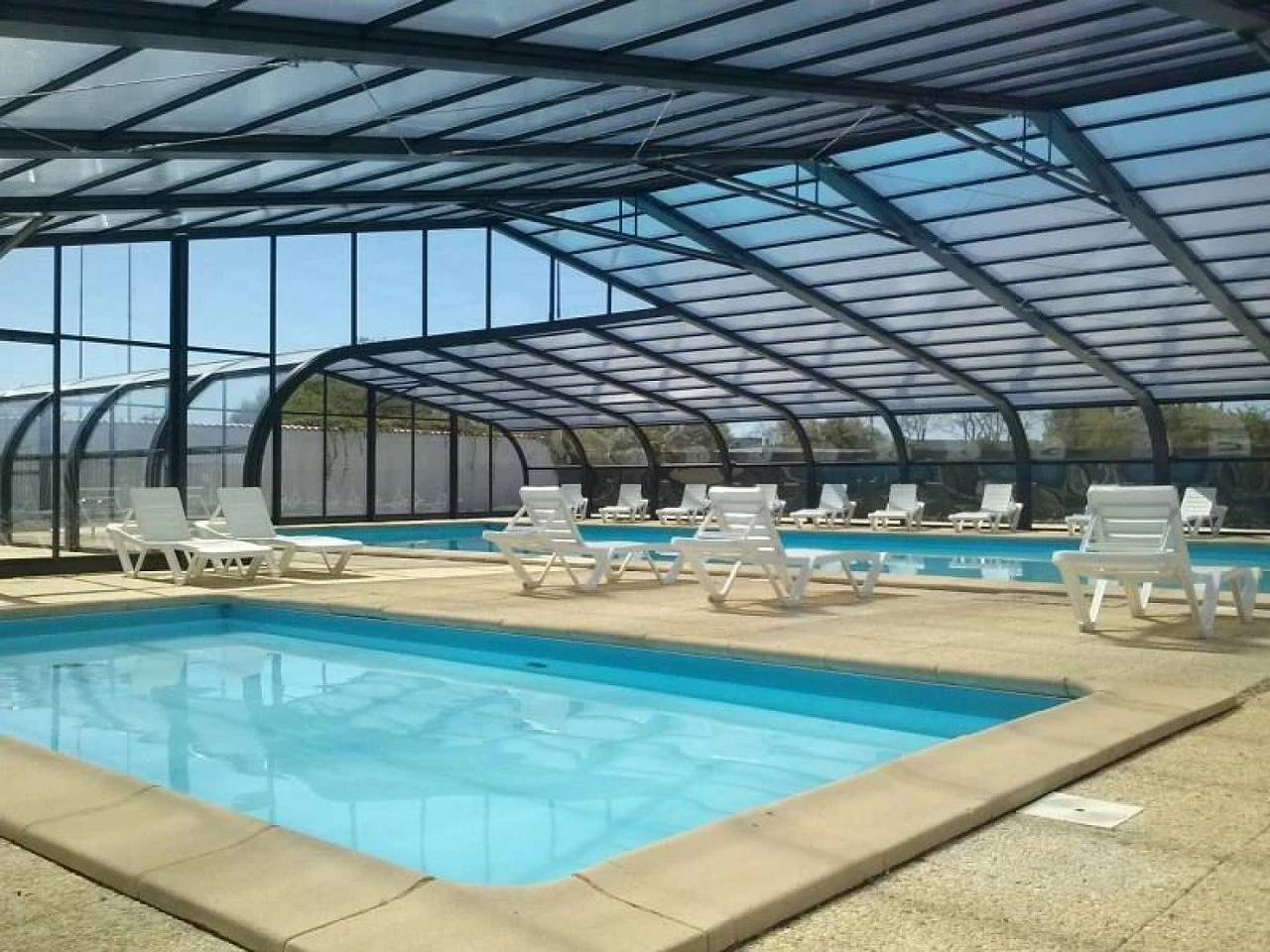 Zecamping 3 étoiles piscine couverte dog friendly mobil-home Tv Lv Bbq in Talmont-Saint-Hilaire, Vendée