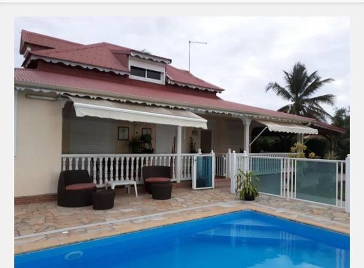 Chambre d’hôte pour 4 personnes, avec jardin ainsi que bassin pour enfant et piscine