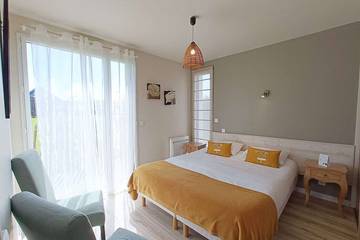 Location de vacances pour 4 personnes, avec terrasse et jardin ainsi que piscine et sauna dans Les Hospitaux (Erquy)