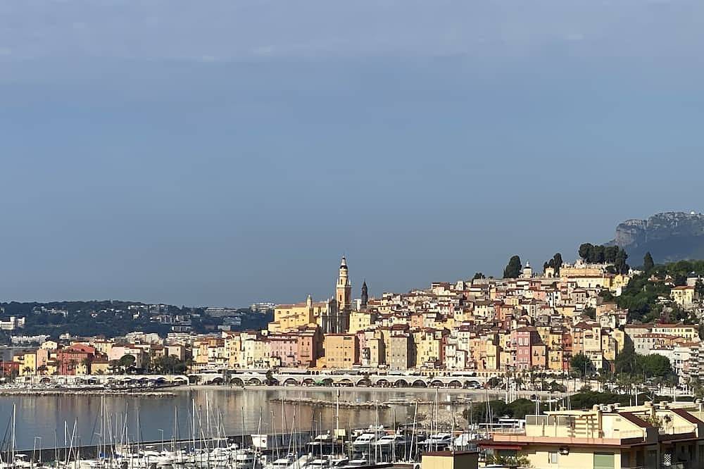 Appartement entier, Vue exceptionnelle mer 250m+ Terrasse 25m² + lits 5* + Piscine + solarium in Menton, Région de Nice