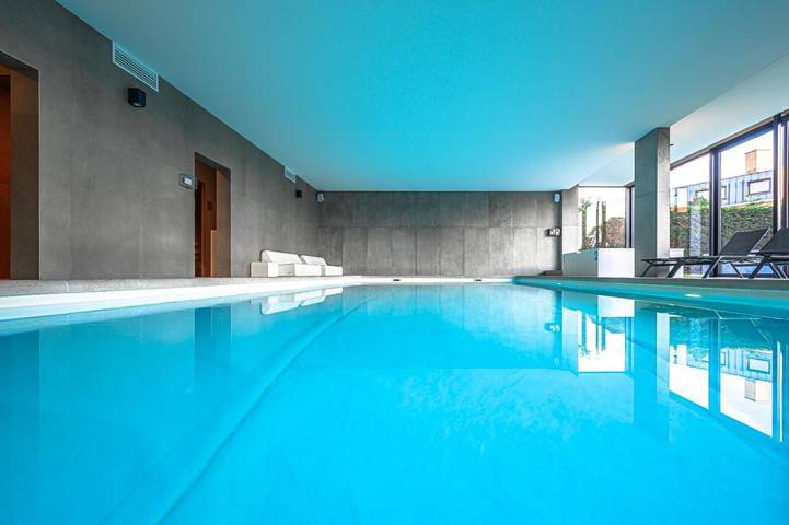 Hôtel pour 3 personnes, avec jacuzzi et sauna ainsi que jardin et piscine