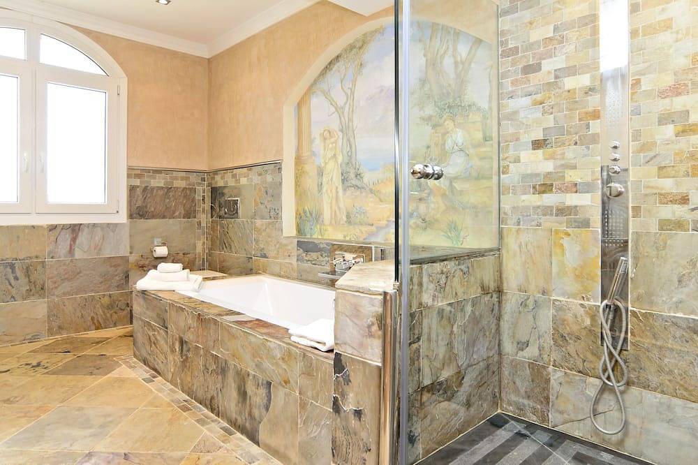 Mallorca exklusiv: Privatvilla mit Pool, Außenküche & Top-Lage Nähe Port Adriano in Santa Ponsa, Calvià