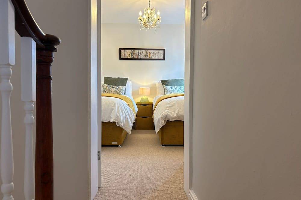 Little Meads House - charming cottage close to seafront in Eastbourne, East Sussex