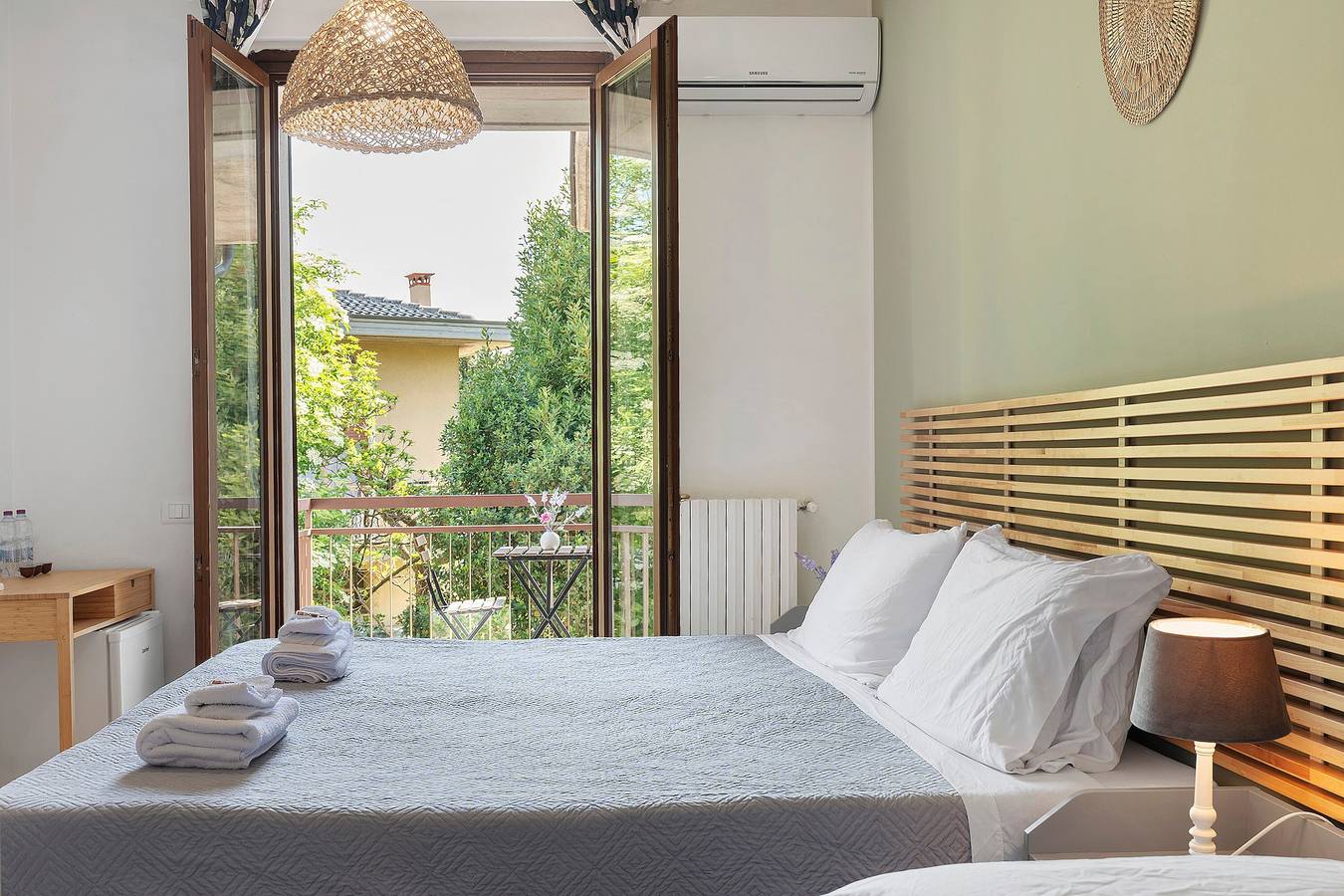 Appartement entier, Appartement 'Bc Garda House' avec balcon et climatisation in Peschiera del Garda, Montagnes autour du lac de Garde