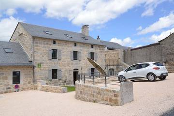 Gîte pour 10 personnes, avec terrasse, animaux acceptés dans Albaret-le-Comtal