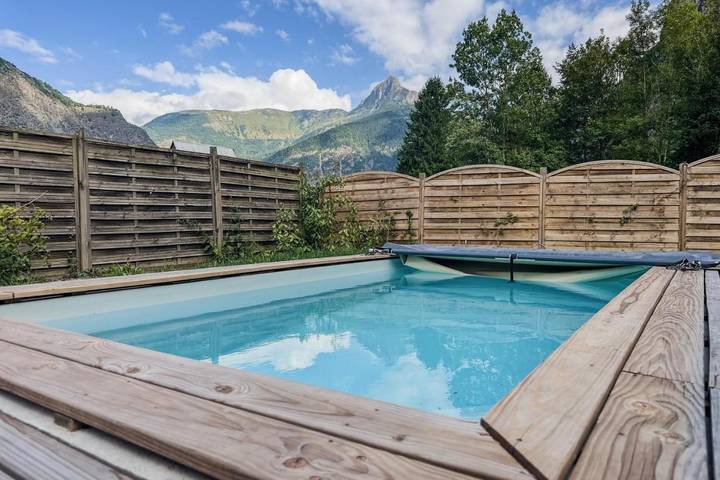 Chalet voor 12 personen, with tuin and zwembad as well as whirlpool and sauna in Le Bourg-d'Oisans