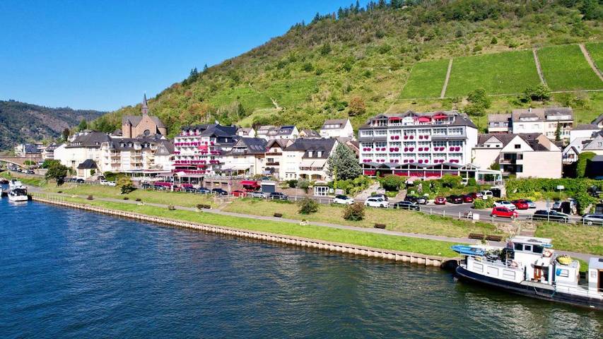 Hotel für 2 Personen, mit Sauna und Ausblick sowie Pool und Garten, mit Haustier in Reichsburg Cochem - 2