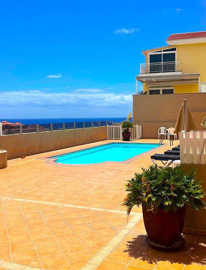 Apartamento de vacaciones para 6 personas, con vistas además de piscina y terraza - 1