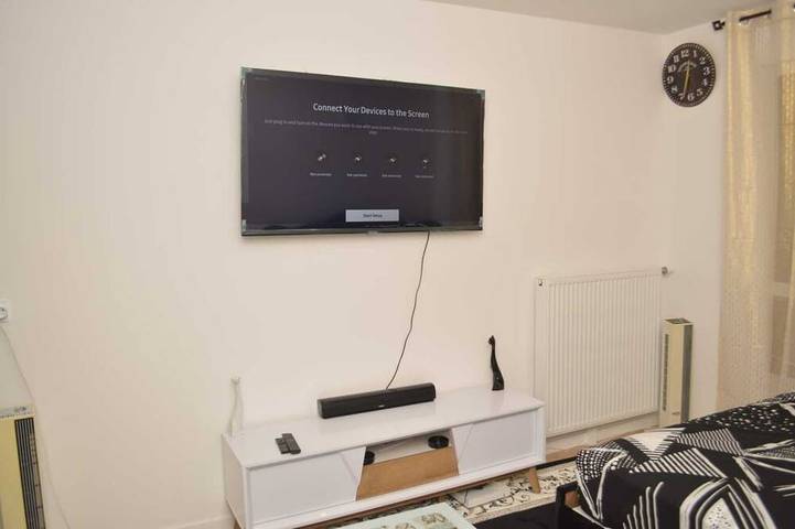 Apartamento entero, Cheap Charming family size studio with self made office, Tv, Wifi, Cafe, etc in Bobigny, Sena-Saint Denis