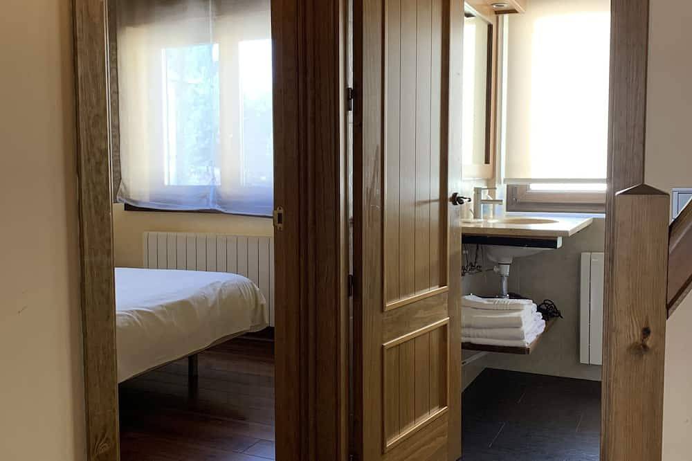 Entire apartment, 3 Bedroom Duplex Apartment in La Molina in La Molina, Alp