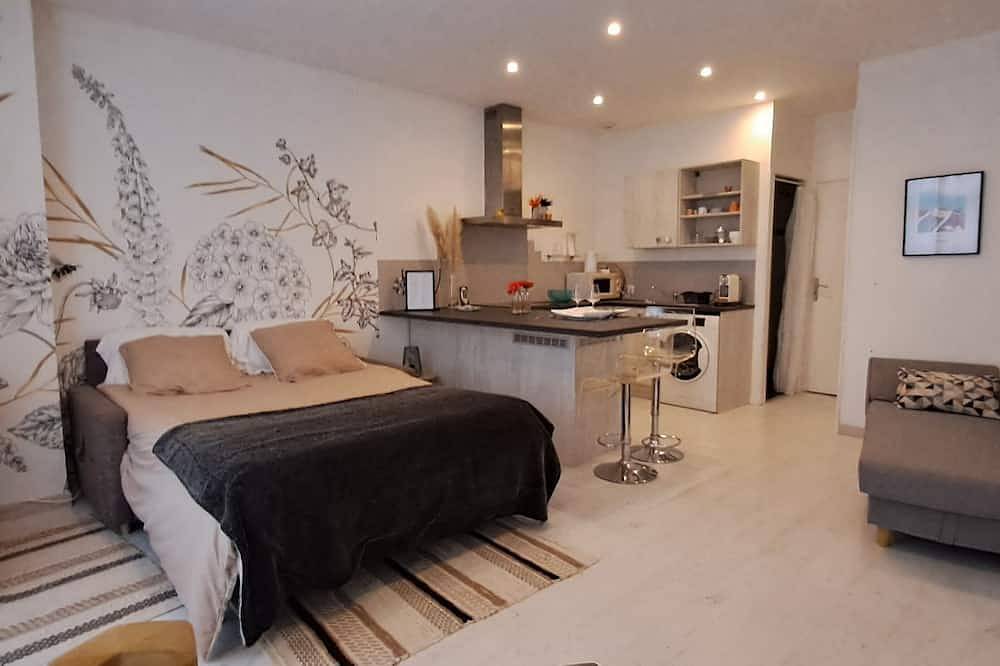 Appartement entier, Les Arcades Studio in the heart of town, near Puy du Fou, with Wi-fi, Netflix, Canal+. in Cholet, Région de Cholet