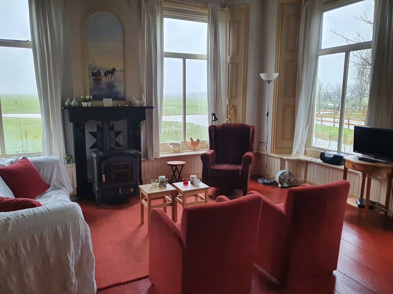 Idyllisches Landhaus mit Fahrrädern in Littenseradiel, Holländische Küste